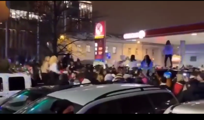 En Lettonie, un pass vax est nécessaire pour entrer dans les bars et les boîtes de nuit,